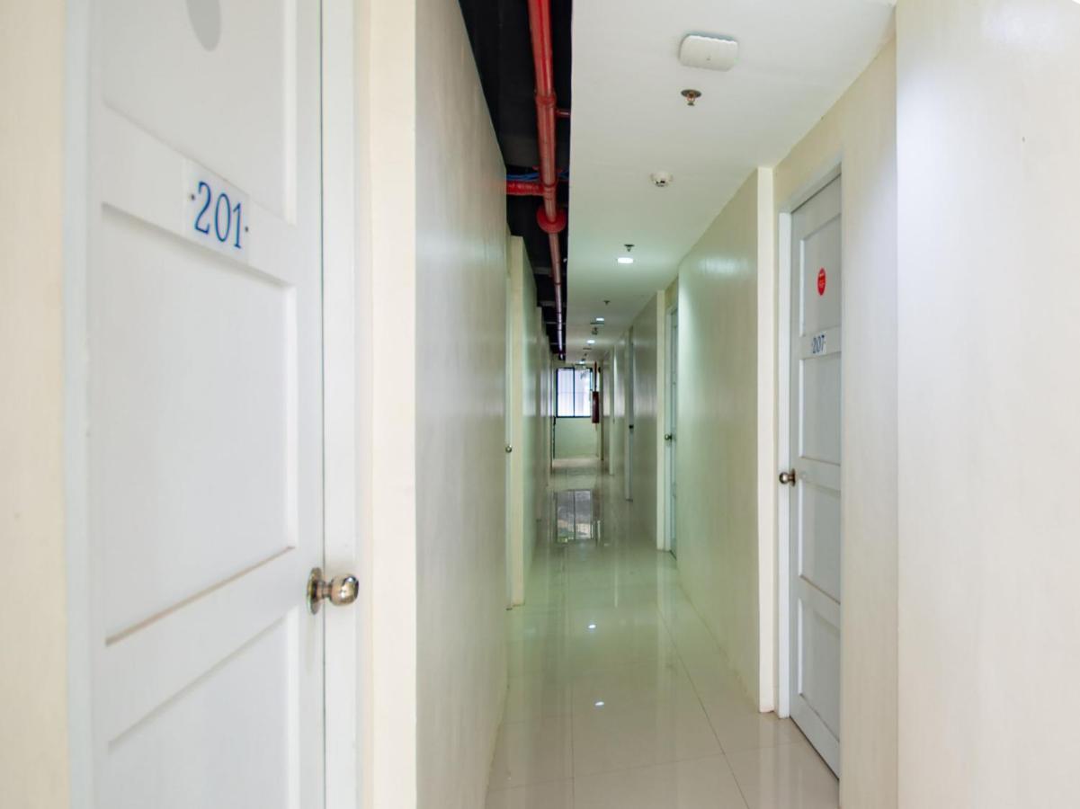 Oyo 707-908 Salinas Suites Cebu Stadt Exterior foto